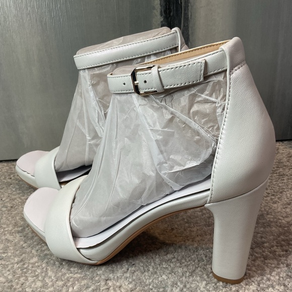 Naturalizer Joy White Leather Block Heel Sandal - Size 7 (NIB) - Picture 6 of 16